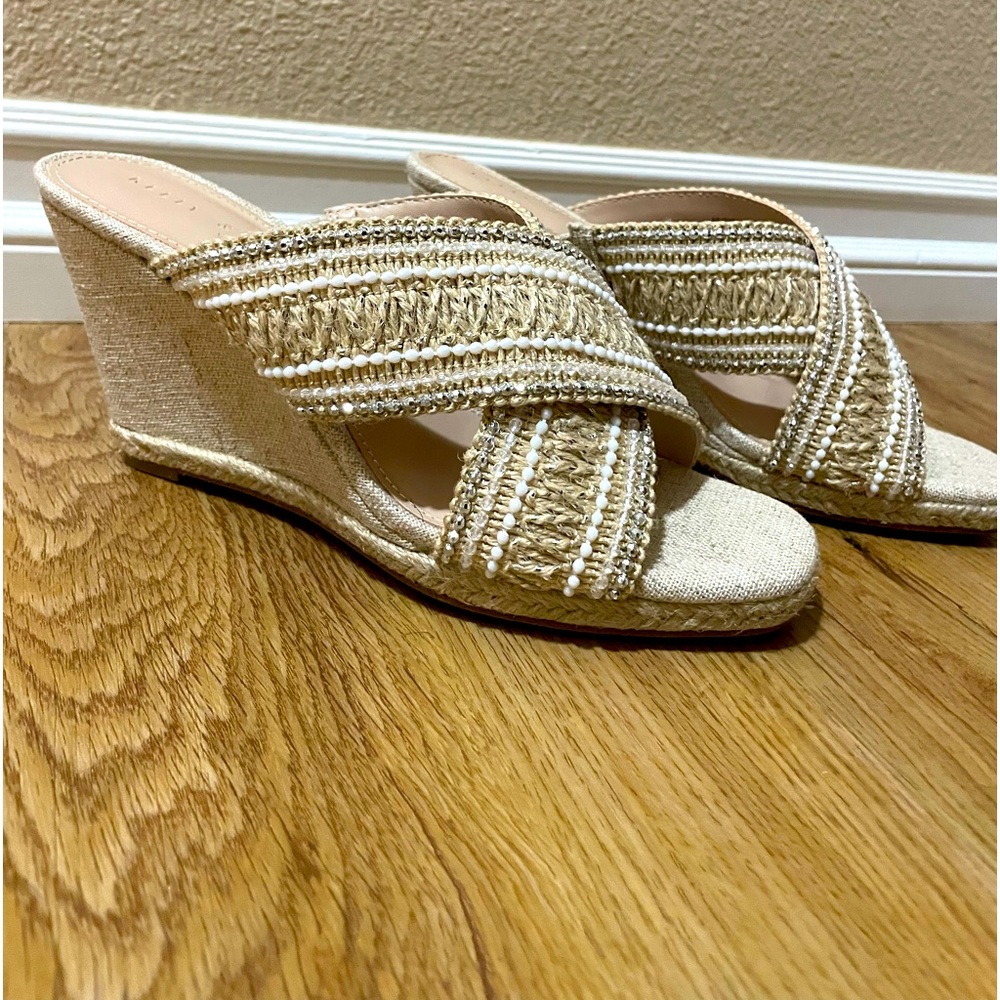 NWOT Kelly & Katie ISSOA Beige Beaded Natural Wedge Espadrille
